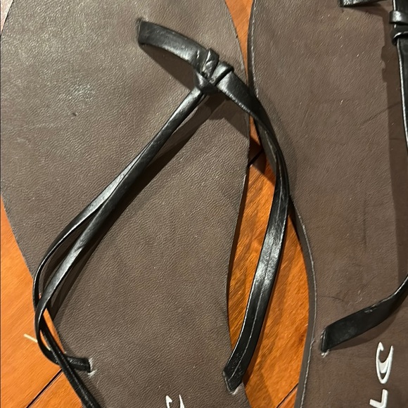 O'Neill Black and Brown Sandals Minimalist Design NWOT - Picture 3 of 9